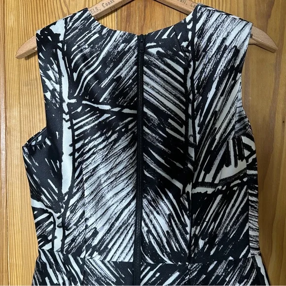 Milly Coco Black and White Patterned Sleeveless Shift Dress ~ 8 - Picture 5 of 12